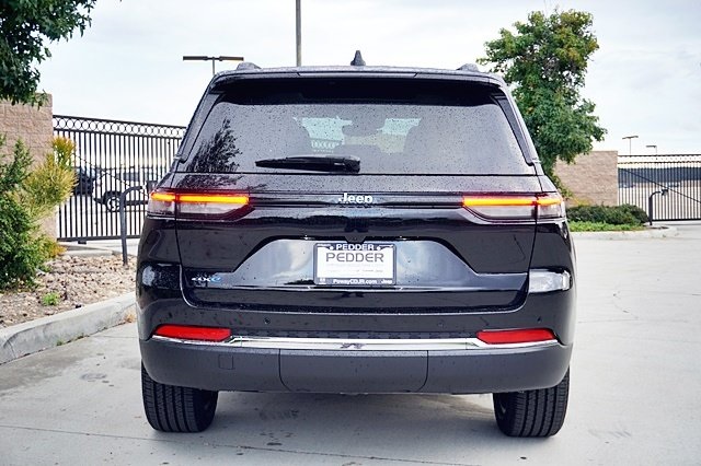 New 2023 Diamond Black Crystal Pearl-Coat Exterior Paint Jeep 4xe image 10