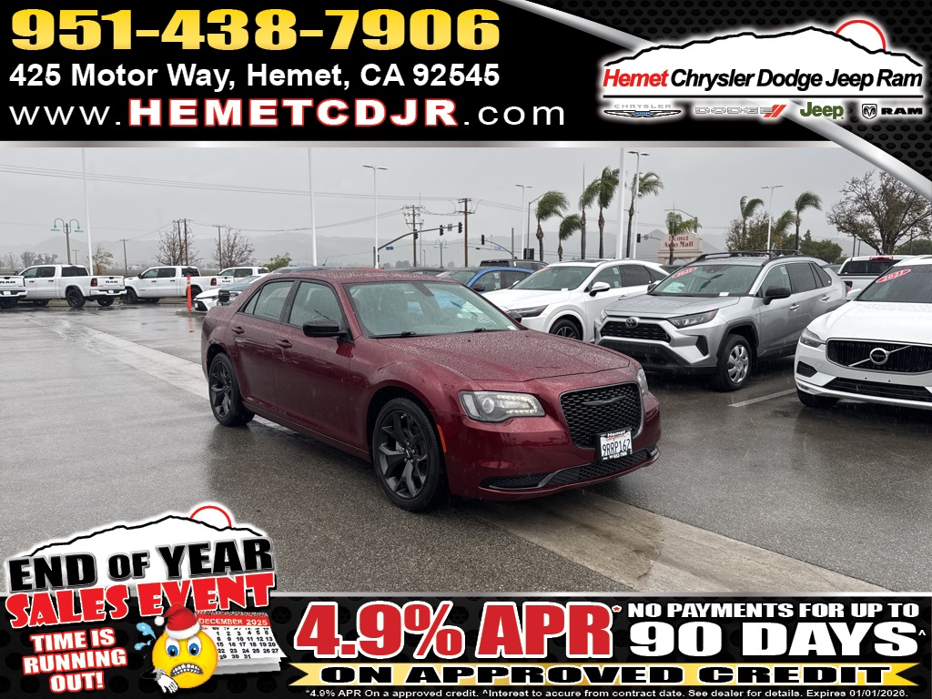 2023 Chrysler 300 Touring's photo