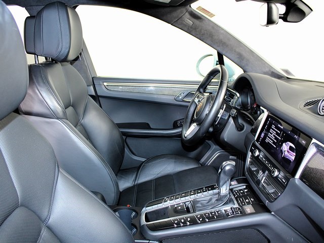 2021 Porsche Macan Turbo photo 26