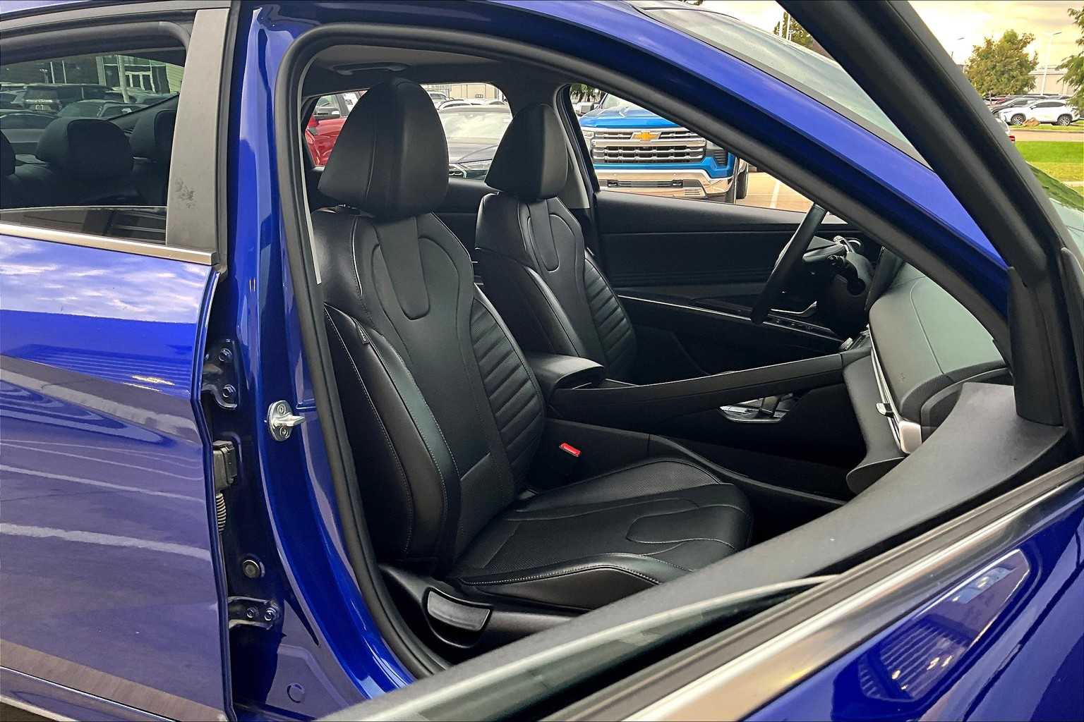 2022 Hyundai Elantra Hybrid Limited photo 8