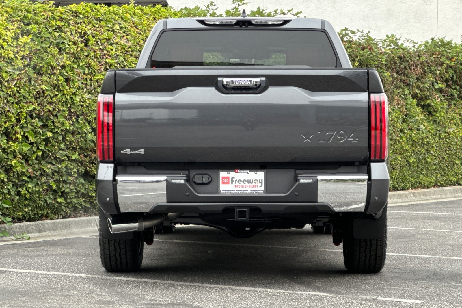 2025 Toyota Tundra 1794 Edition CrewMax photo 5