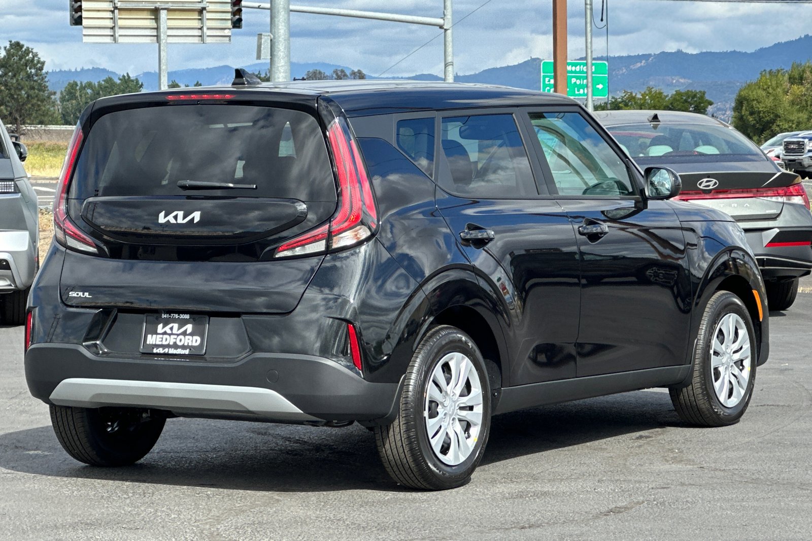 2025 Kia Soul LX photo 2