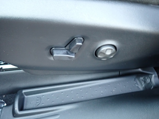 2026 Chrysler Pacifica photo 16