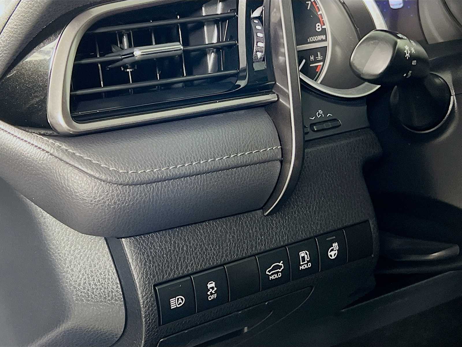 2022 Toyota Camry XLE photo 9