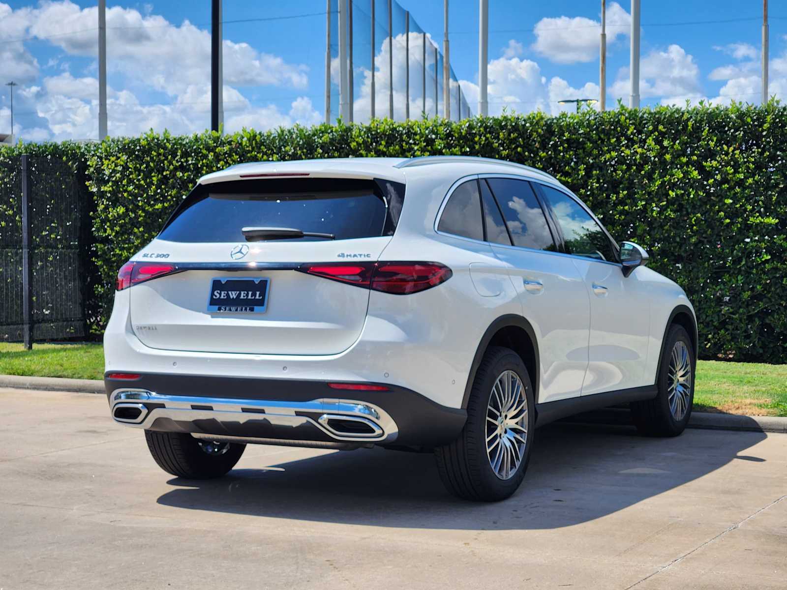 2026 Mercedes Benz GLC 300 4MATIC photo 4