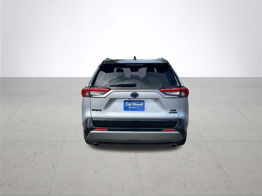 2020 Toyota RAV4 Hybrid XSE photo 8