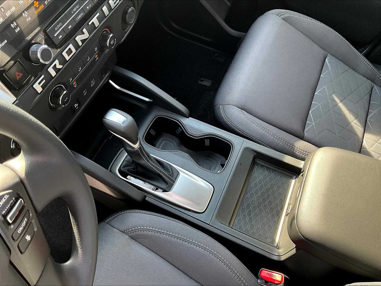 2025 Nissan Frontier SV photo 16