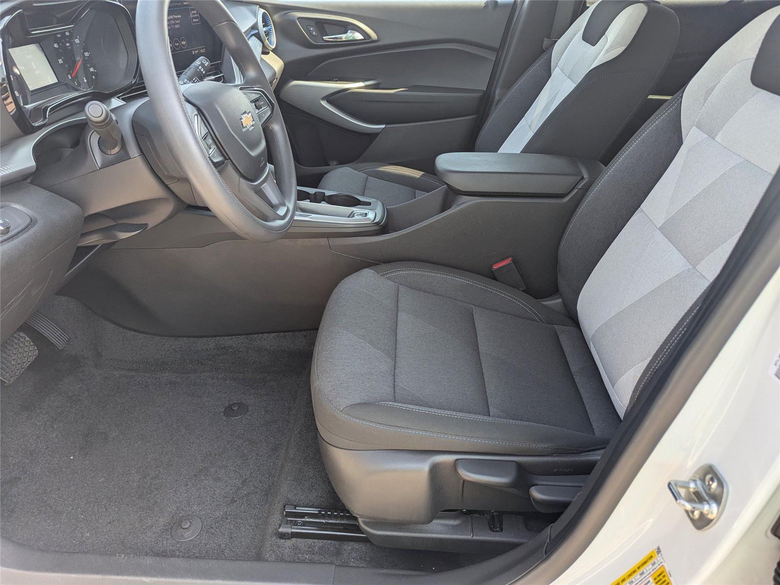 2025 Chevrolet Trax LS photo 17