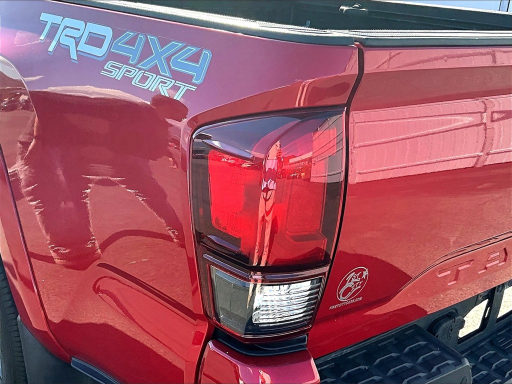 2019 Toyota Tacoma TRD Sport photo 31
