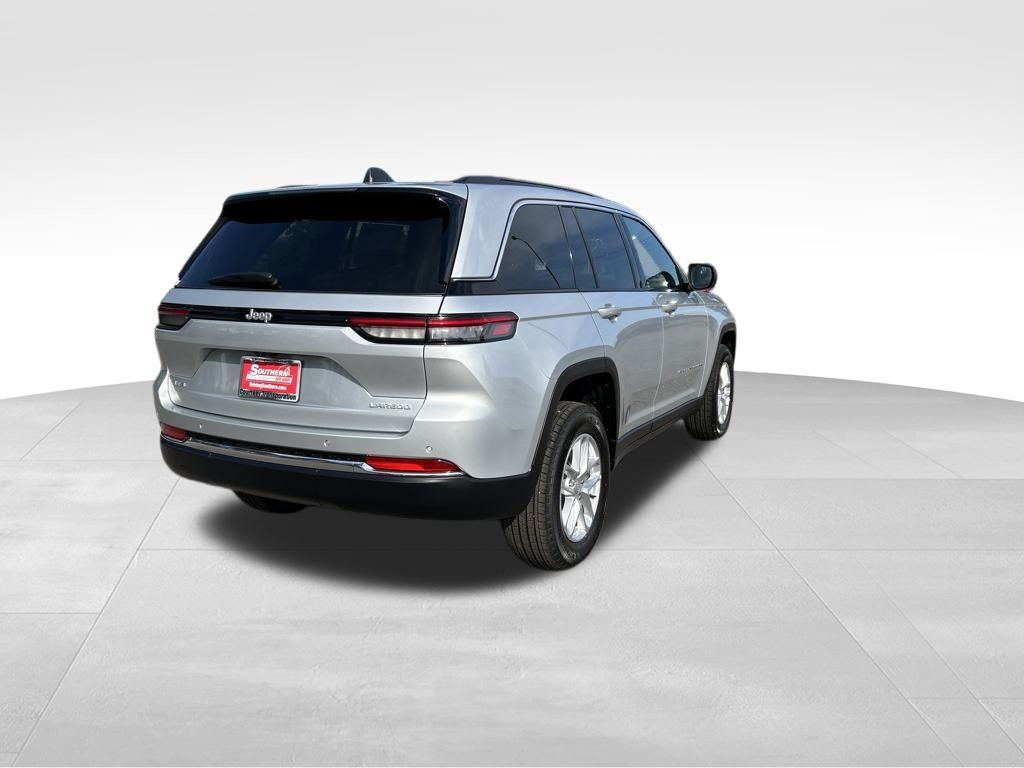 2025 Jeep Grand Cherokee Laredo Altitude photo 6