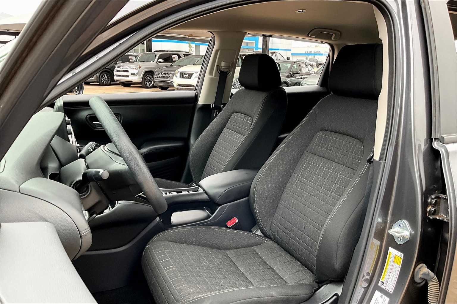2025 Honda HR-V LX photo 7