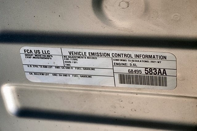 Used 2021 Silver Jeep Altitude image 37