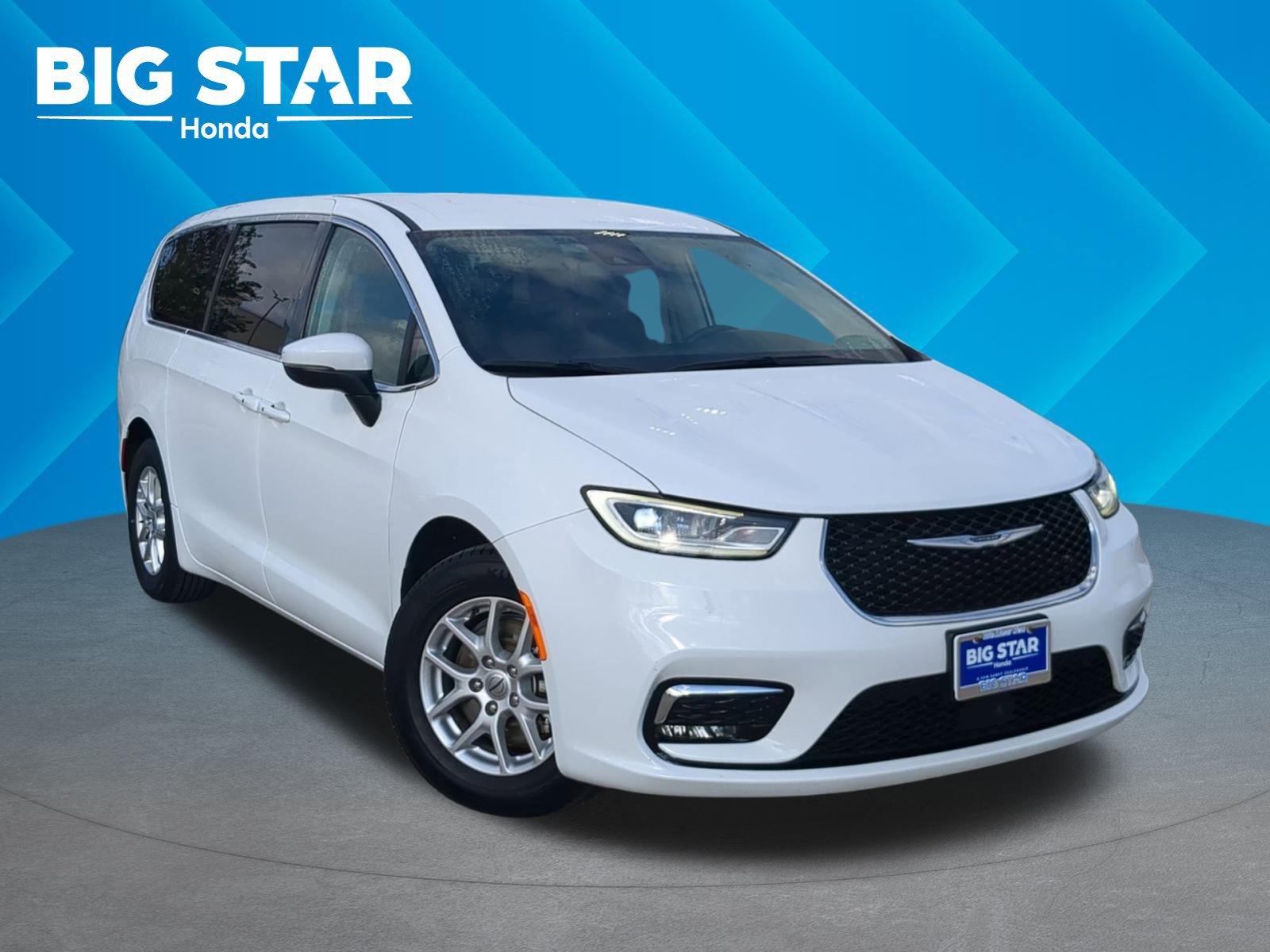 2023 Chrysler Pacifica Touring L's photo