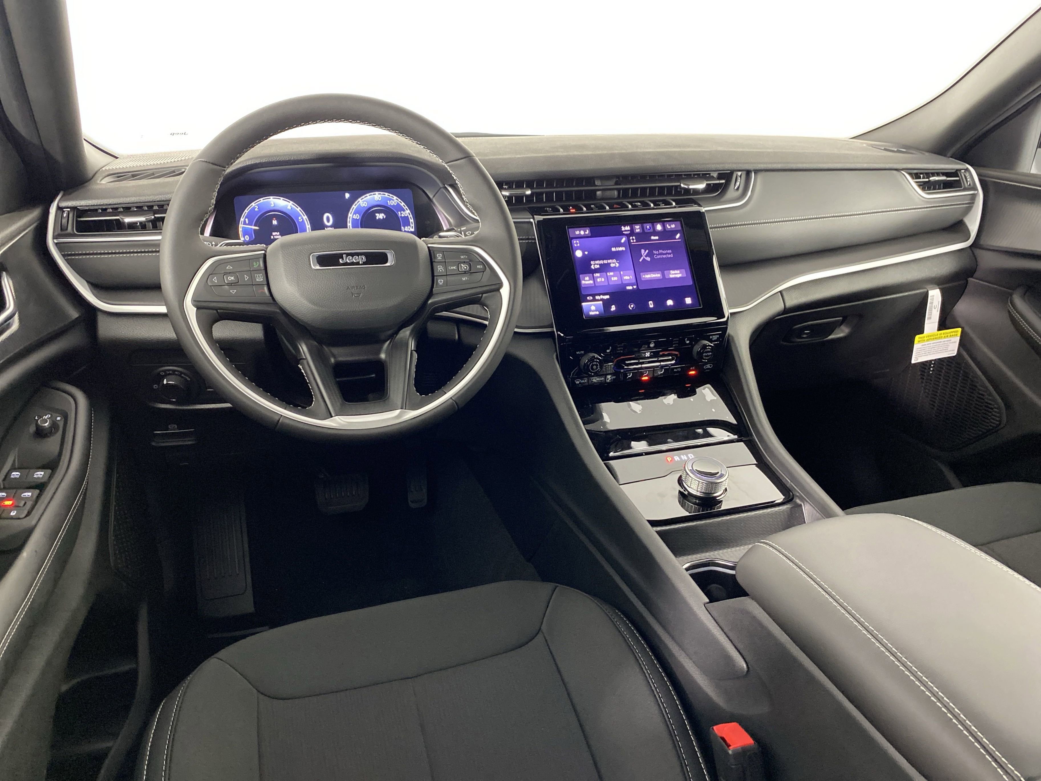 2025 Jeep Grand Cherokee Laredo Altitude photo 2