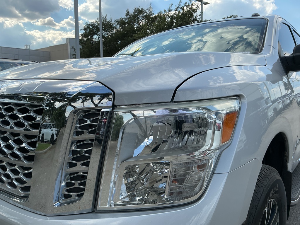 2019 Nissan Titan SV photo 8