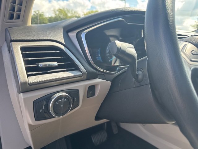 2017 Ford Fusion SE photo 12