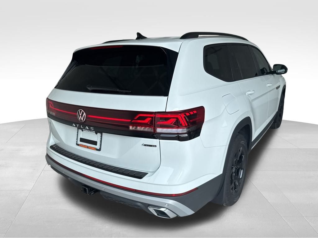 2025 Volkswagen Atlas Peak Edition SE photo 3