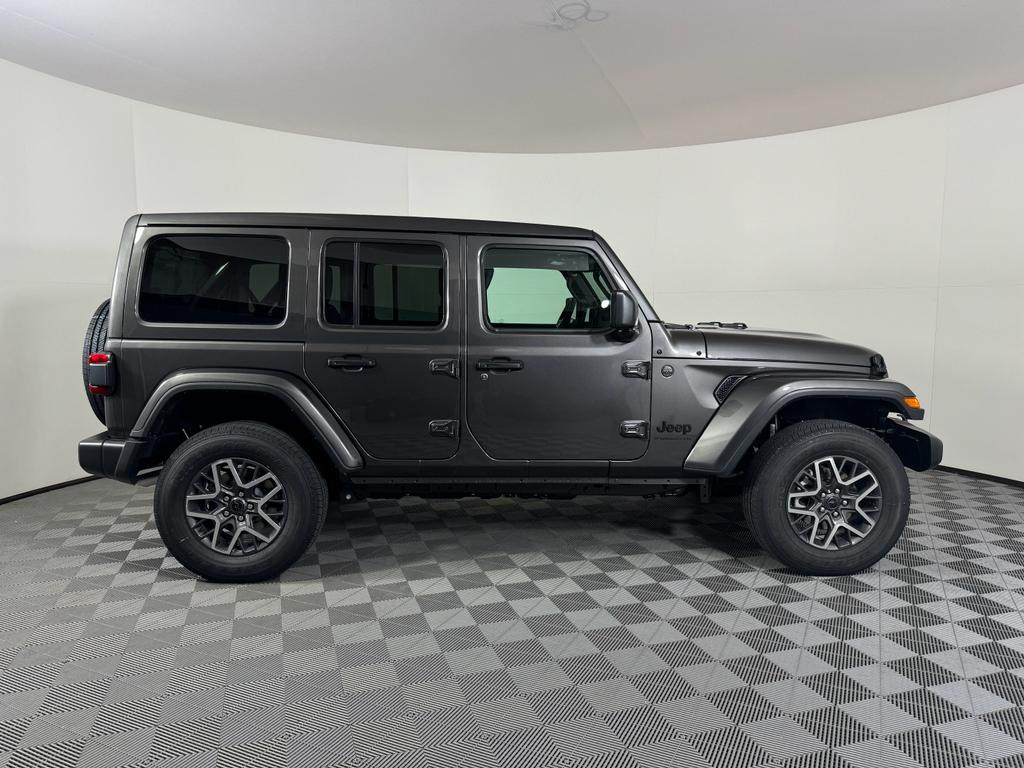 2025 Jeep Wrangler Sahara photo 17