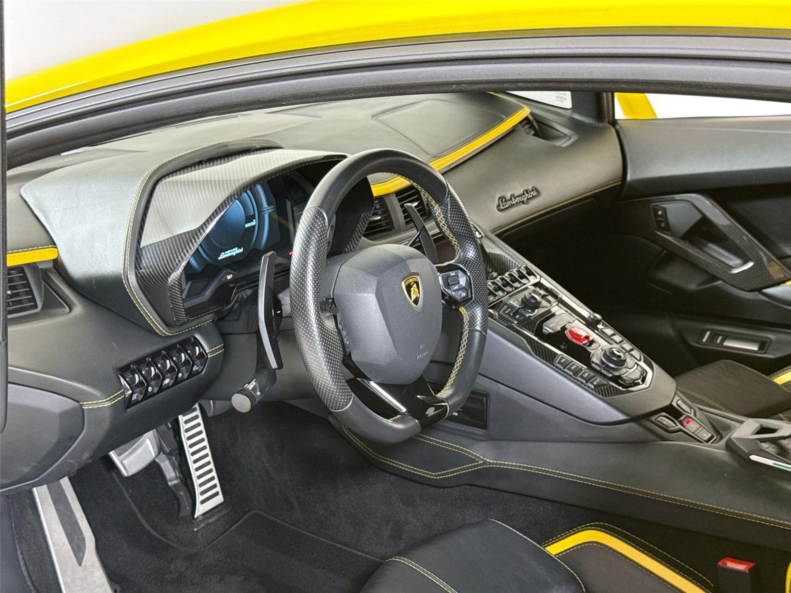 2018 Lamborghini Aventador photo 11