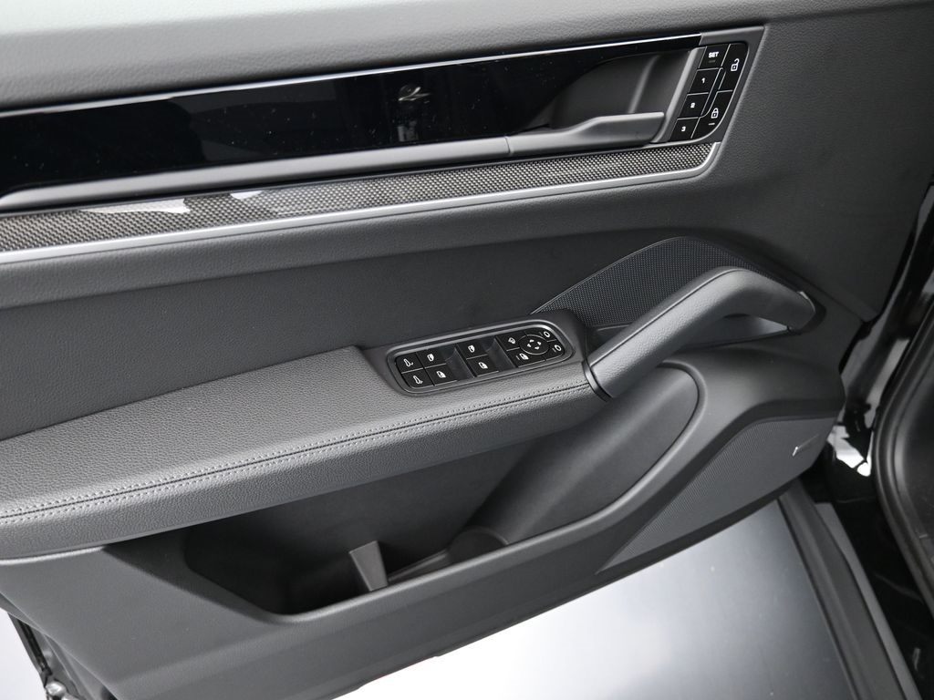 2026 Porsche Cayenne Coupe S photo 17
