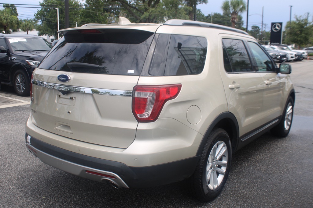 2017 Ford Explorer XLT photo 5