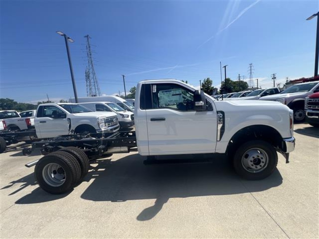 2025 Ford F-350 XL photo 4