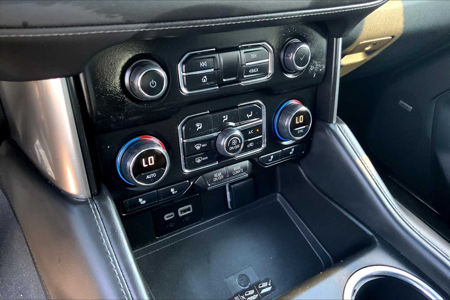 2024 Chevrolet Suburban LT photo 29