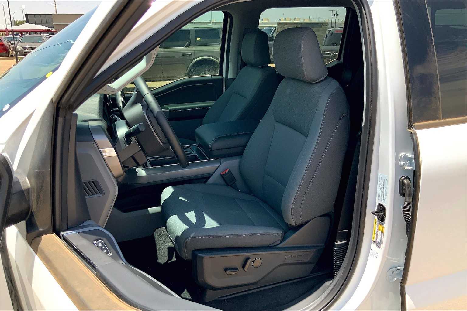 2025 Ford F-150 XLT photo 8