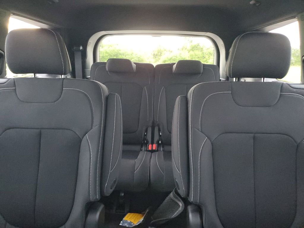 2025 Jeep Grand Cherokee Laredo Altitude photo 12