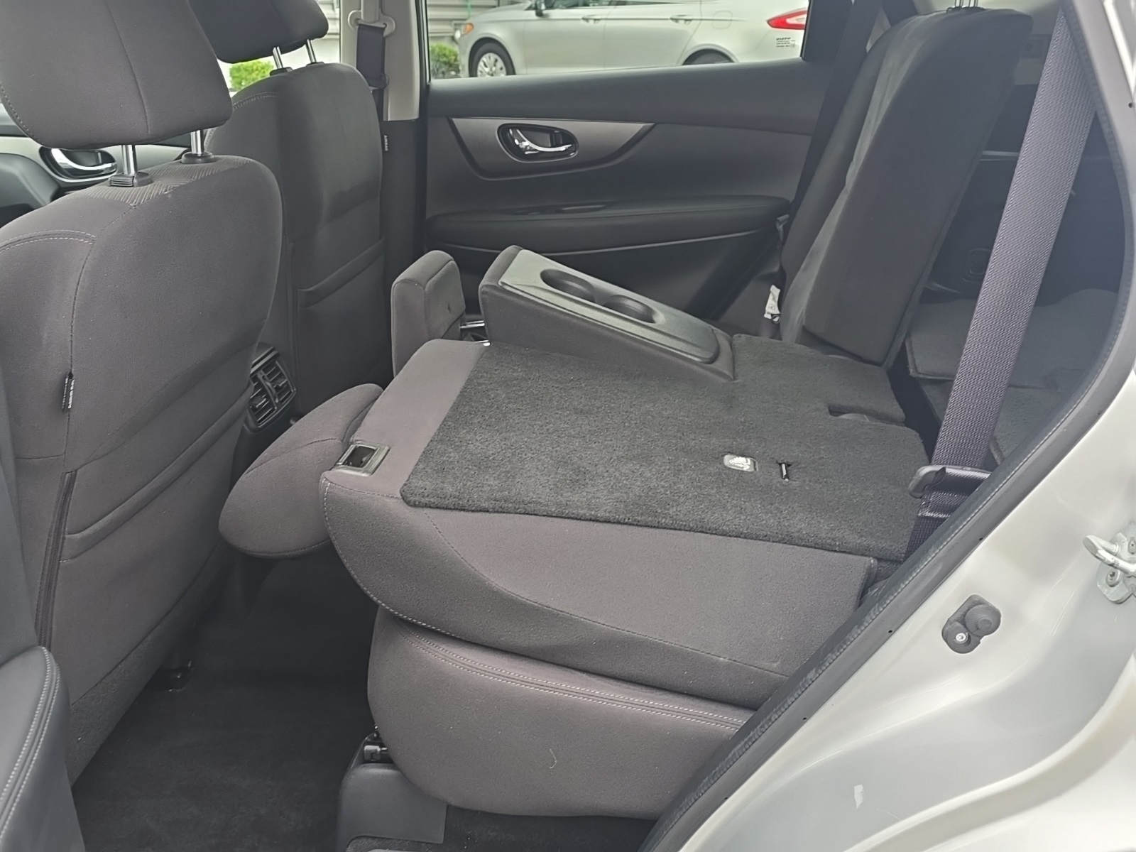 2016 Nissan Rogue SV photo 5