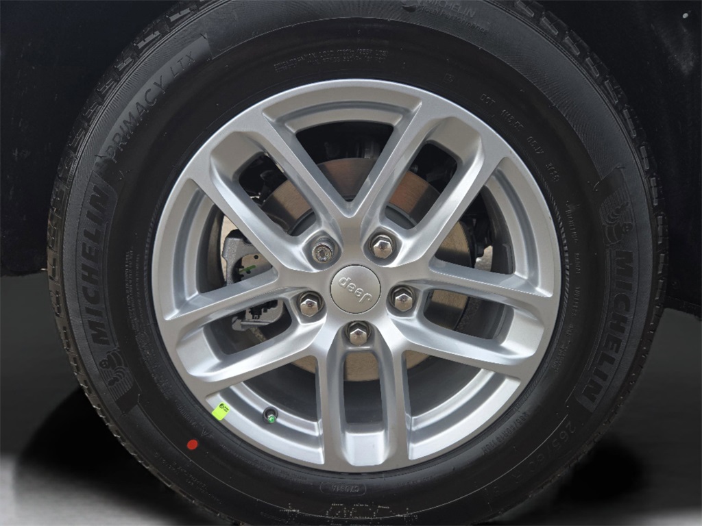 2025 Jeep Grand Cherokee Laredo photo 27