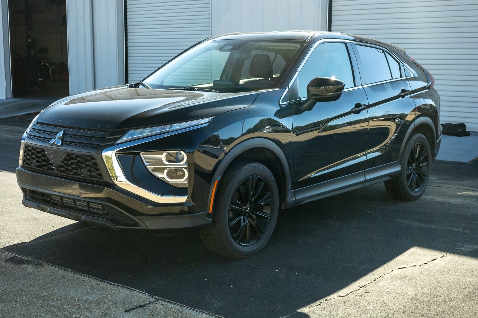 2023 Mitsubishi Eclipse Cross LE's photo