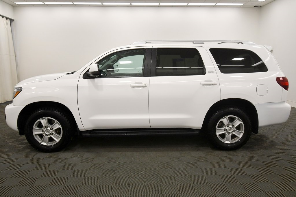 2018 Toyota Sequoia SR5 photo 3