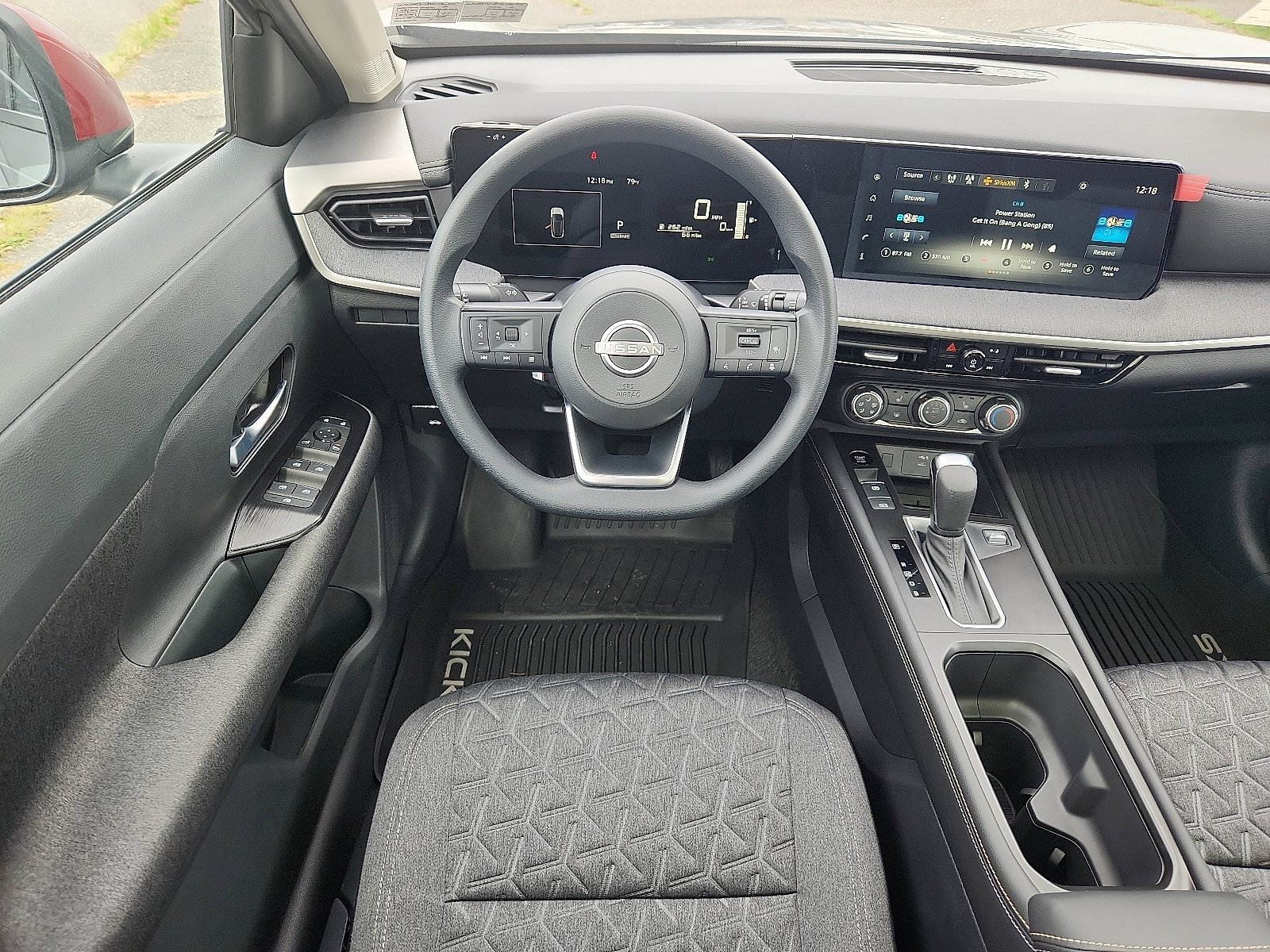 2025 Nissan Kicks SV photo 4