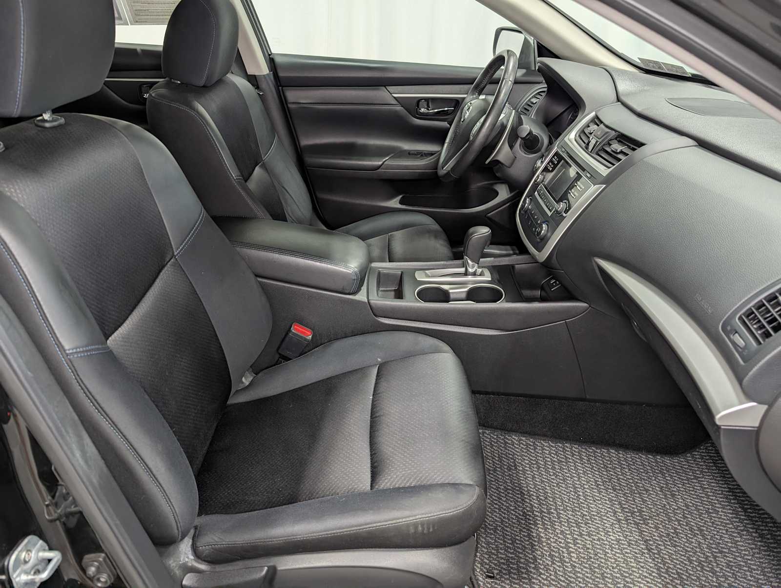 2016 Nissan Altima 2.5 SR photo 39