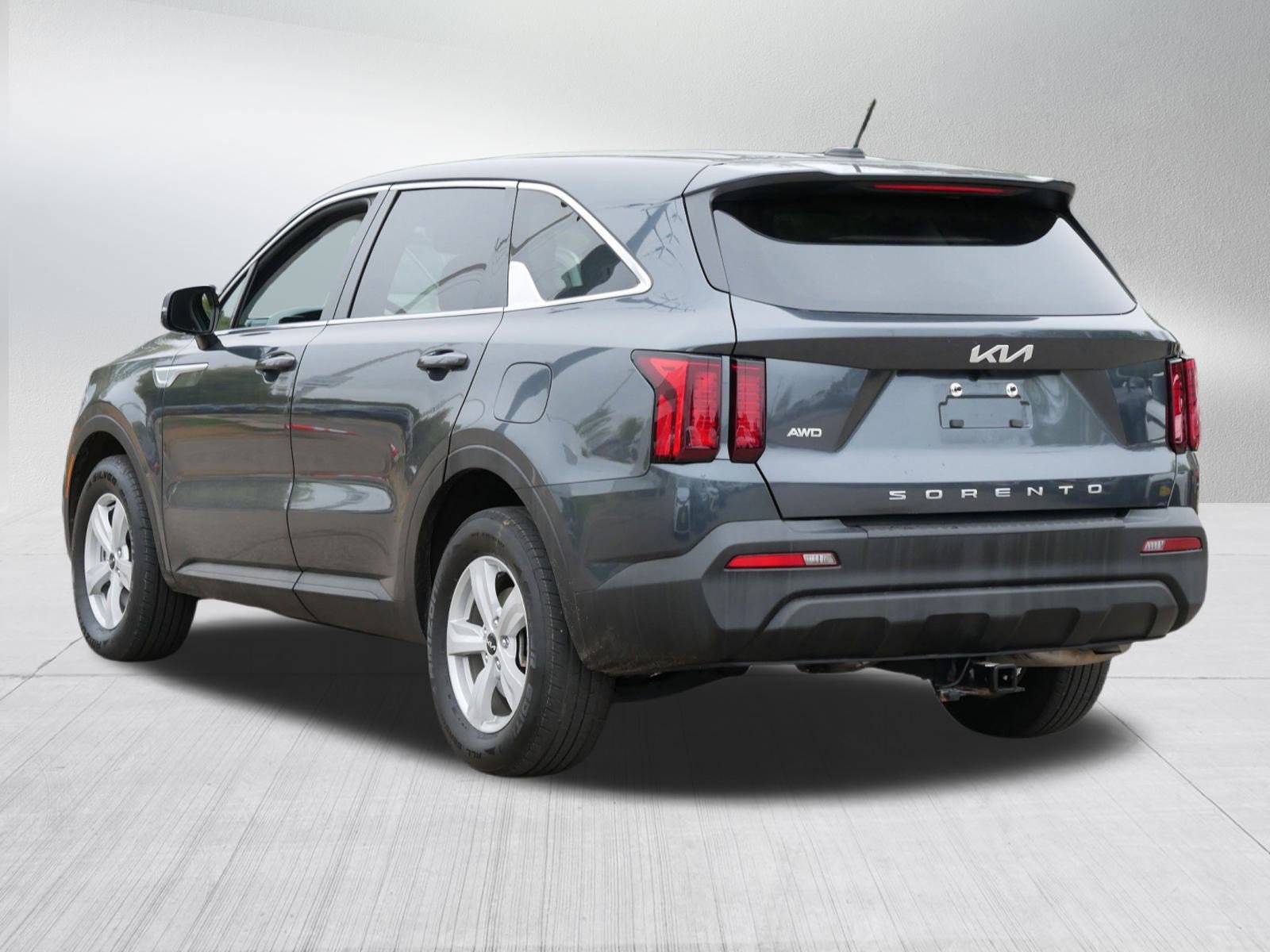 2022 Kia Sorento LX photo 3