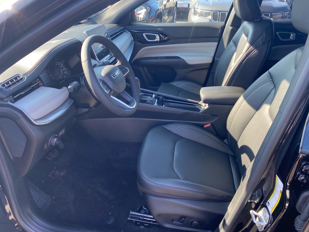 2025 Jeep Compass Limited photo 5