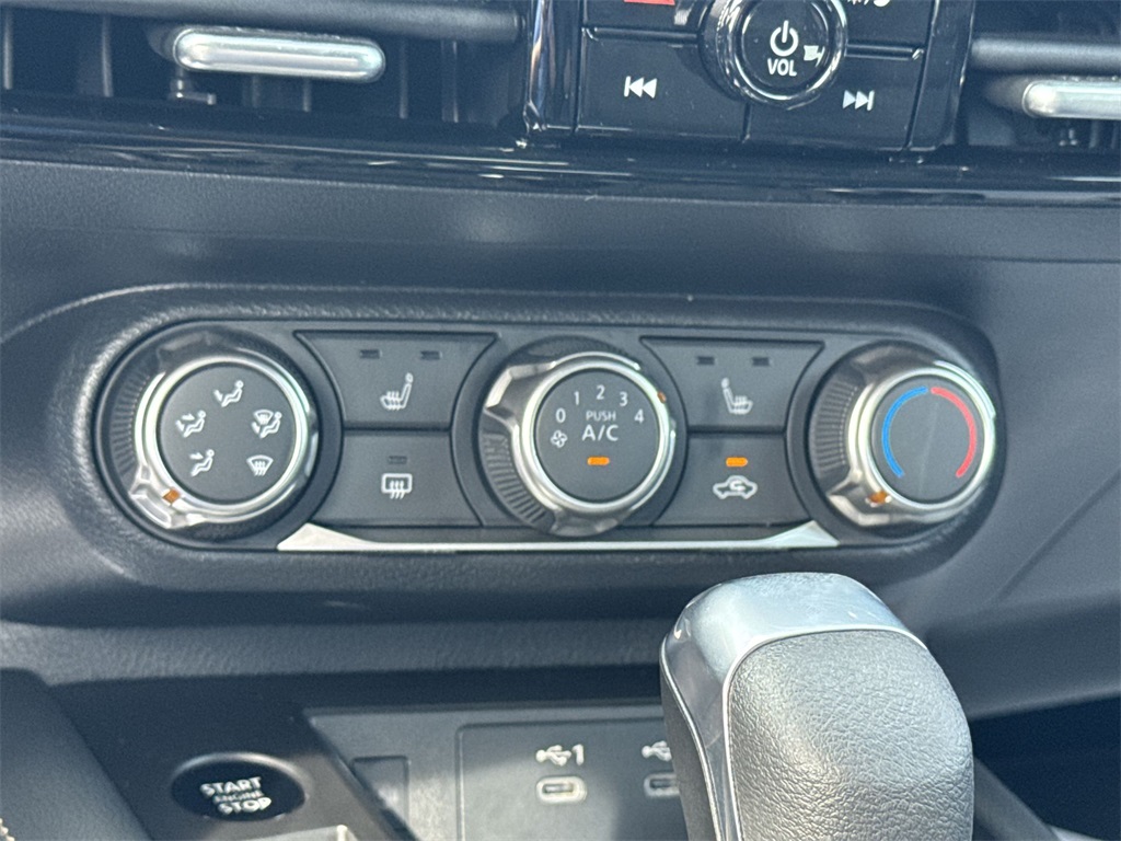 2025 Nissan Kicks SV photo 22