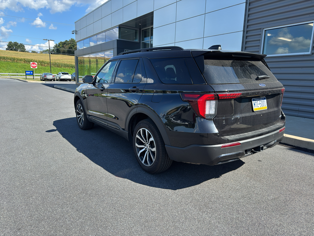 2025 Ford Explorer ST-Line photo 7