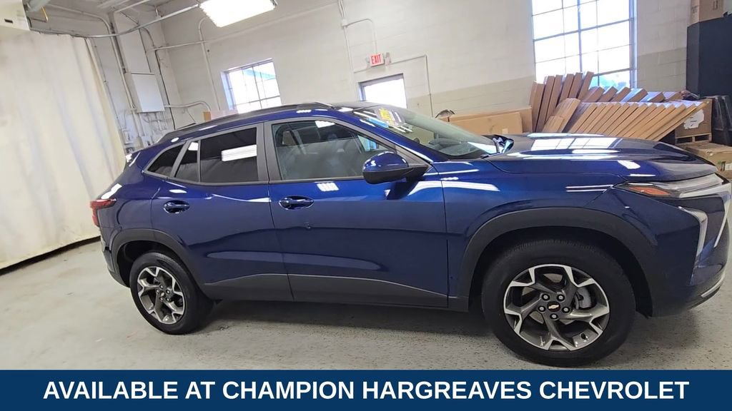 2024 Chevrolet Trax photo 2