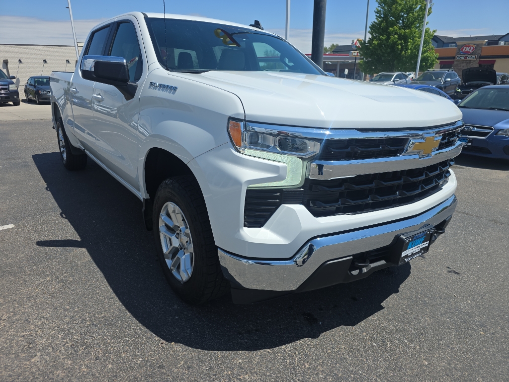 2023 Chevrolet Silverado 1500 LT photo 3
