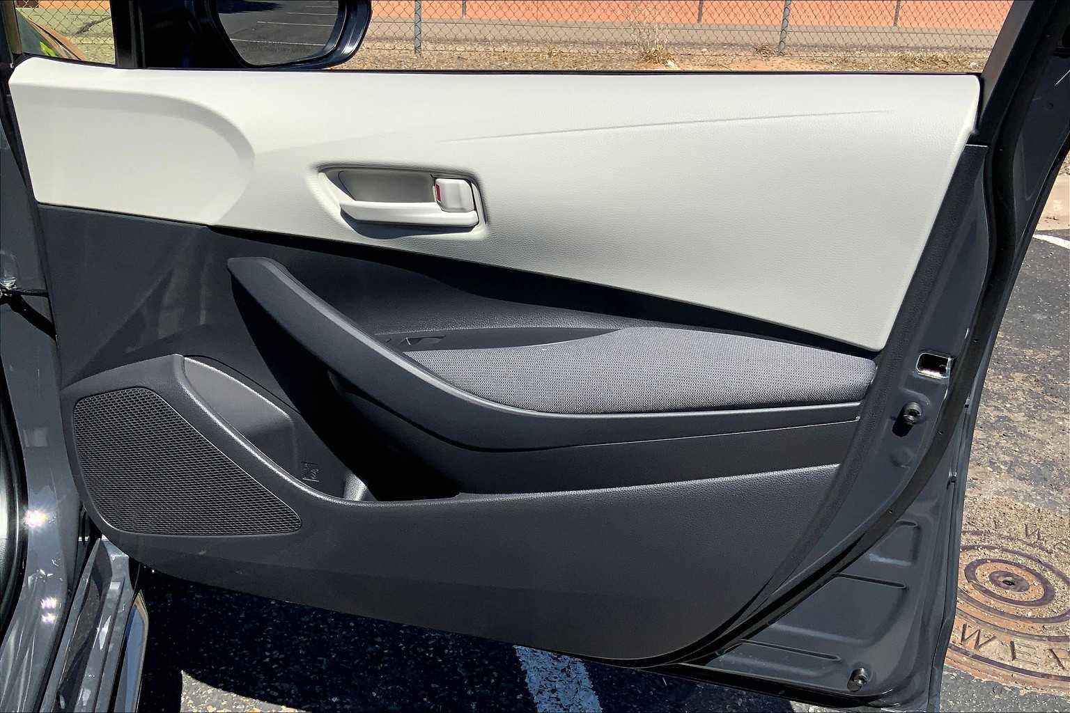 2025 Toyota Corolla Hybrid LE photo 18