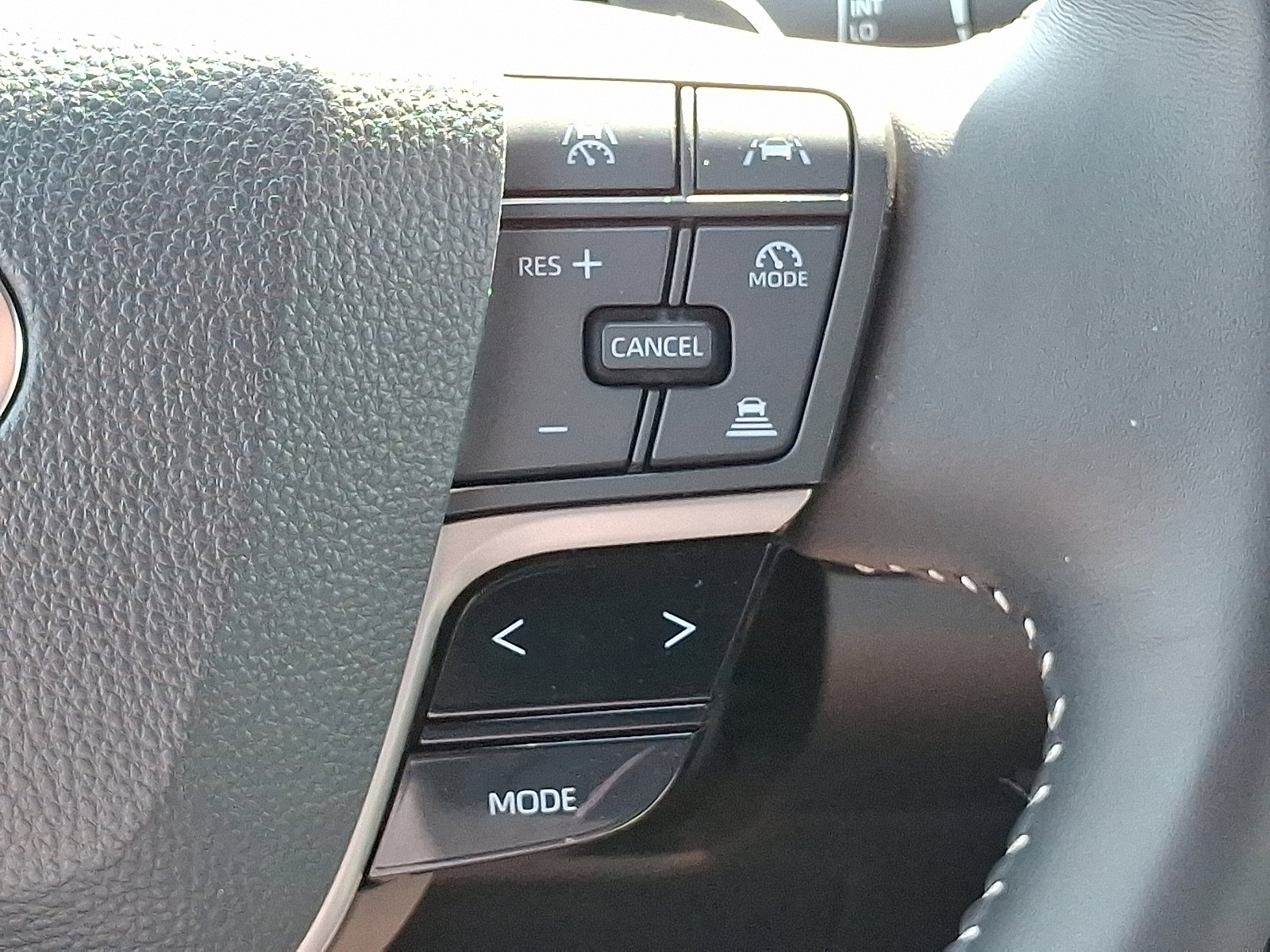 2025 Toyota Camry SE photo 17