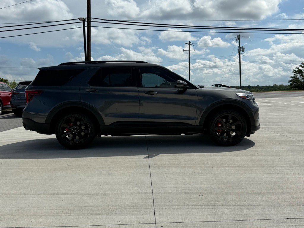 2020 Ford Explorer ST photo 4