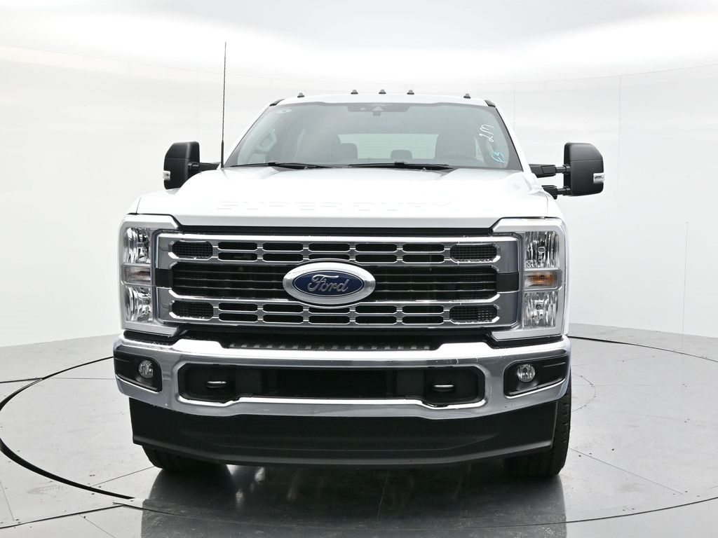 2026 Ford F-350 XLT photo 2