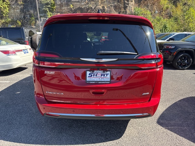2026 Chrysler Pacifica photo 3