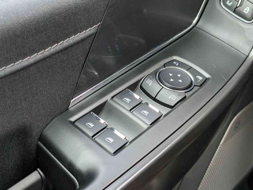 2025 Ford F-150 Lariat photo 11
