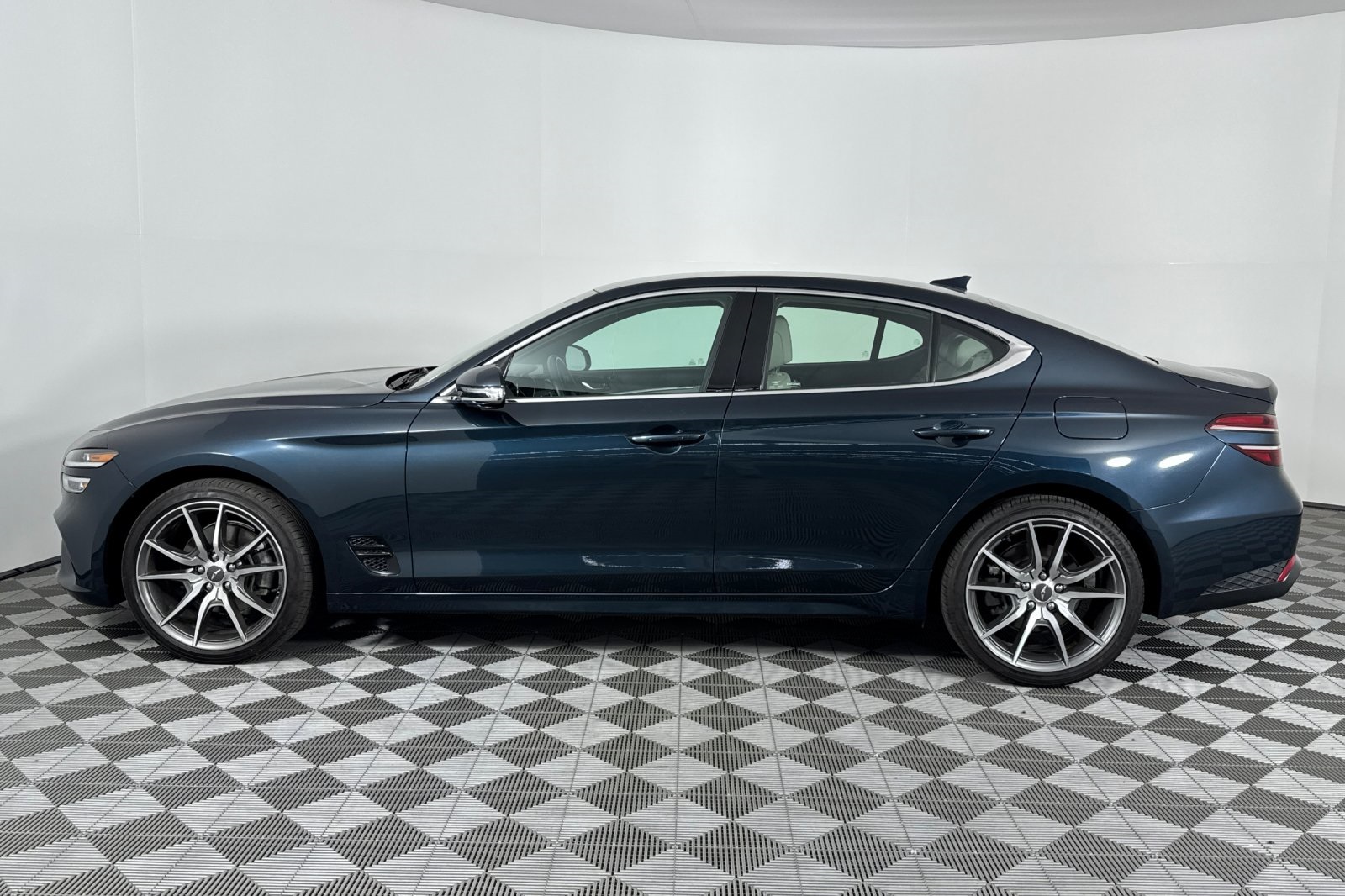 2023 Genesis G70 2.0T photo 7