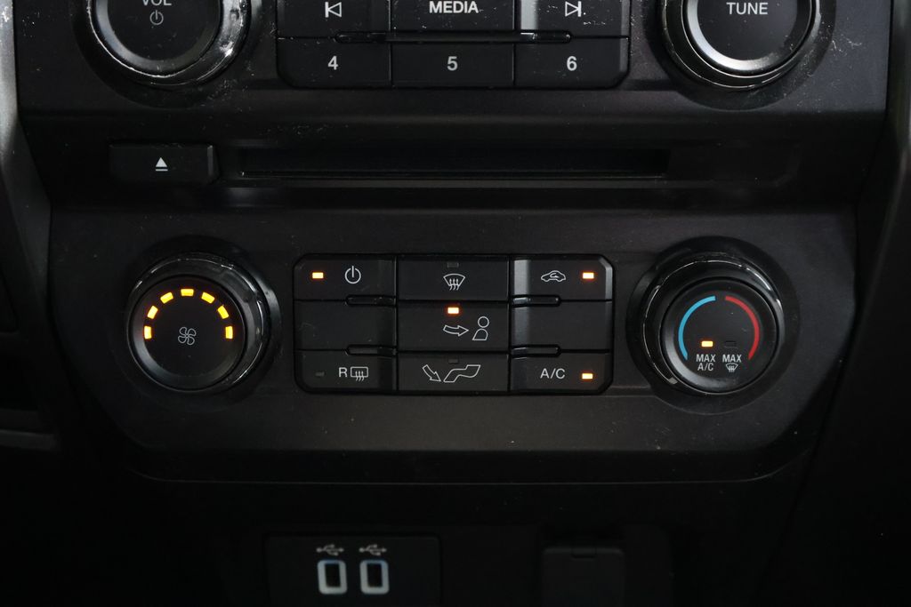 2018 Ford F-150 XLT photo 17