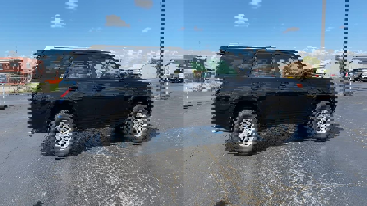 2017 Toyota 4Runner SR5 photo 8
